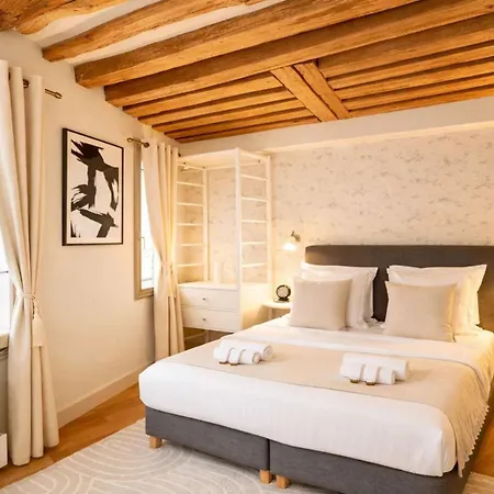 Chic In Notre-dame De Apartman