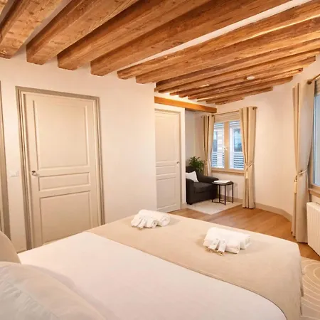 Chic In Notre-dame De Apartman *