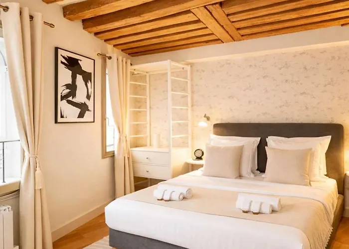 Chic In Notre-dame De Apartman