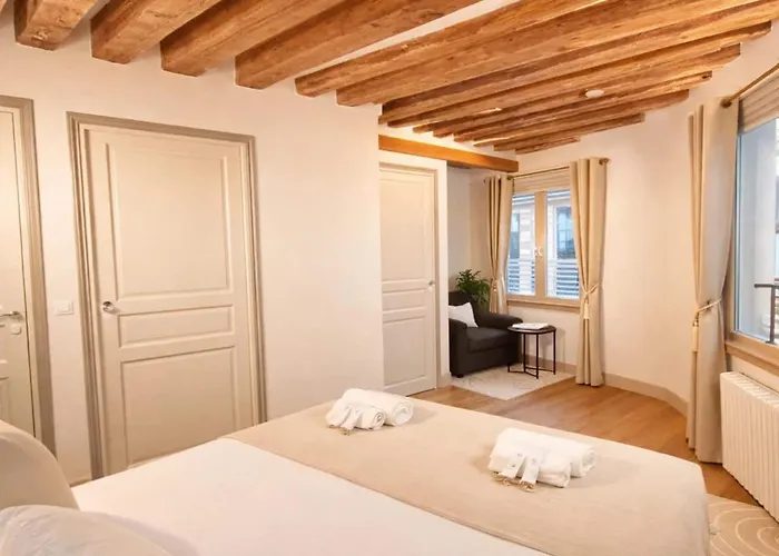 Chic In Notre-dame De Apartman *