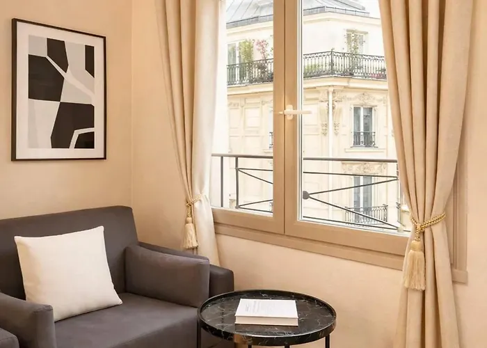 Chic In Notre-dame De Apartment Paris