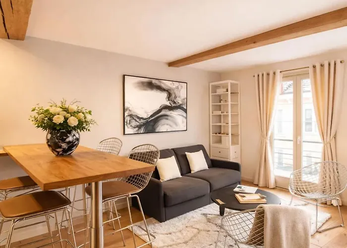 Apartment Chic In Notre-dame De