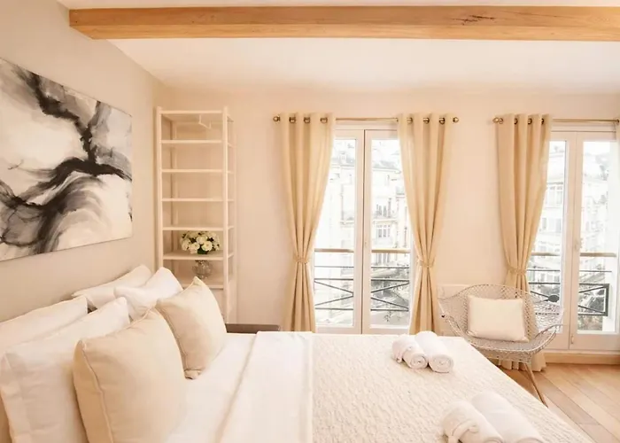 Chic In Notre-dame De Apartment Paris