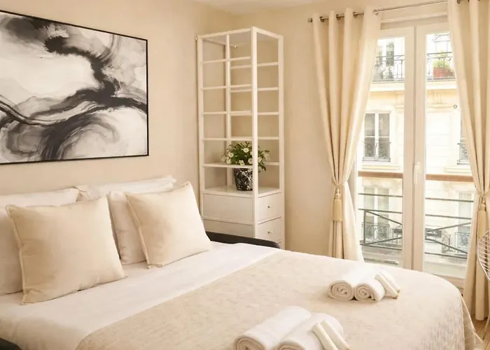 Apartment Chic In Notre-dame De