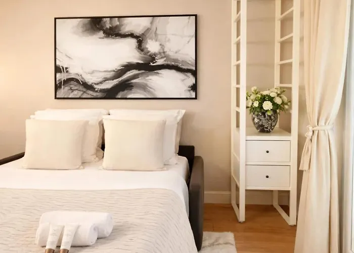 Apartment Chic In Notre-dame De
